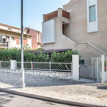 Monolocale Con Giardino A Marcelli- M225 *